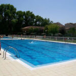 Piscinas Municipales de Verano Villafranca / Alesbes-eko Igerileku Munizipalakfoto